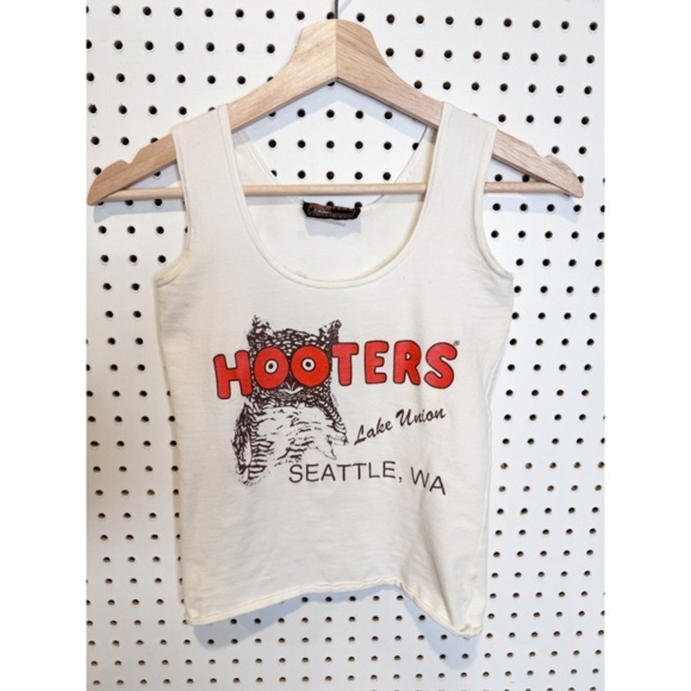Vintage | 2003 Hooters Lake Union Seattle WA Tank Top XS White Graphic Y2K